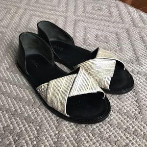 Vince black w/cream & grey stripe sandal 6.5